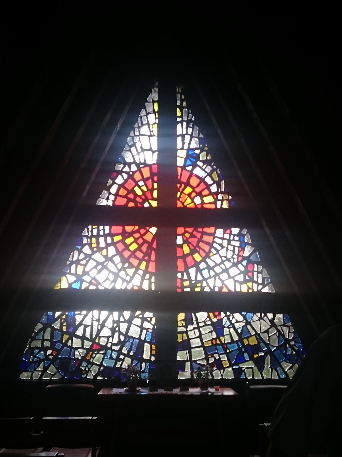 
    
        
                
                        Glasfenster der Kapelle
                    
            
    
